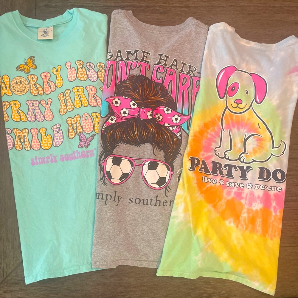 Simply Southern Short Sleeve Shirts 👚